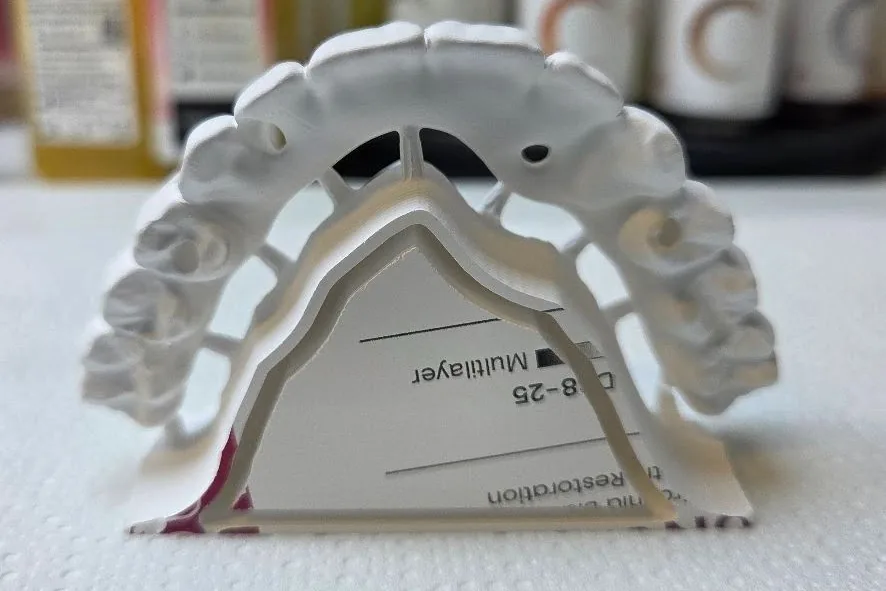 Toronto bridge in zirconia sul supporto